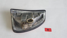 Laden Sie das Bild in den Galerie-Viewer, Mercedes Benz W123 Blinker vorn rechts 1305233052
