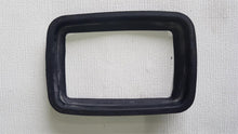 Laden Sie das Bild in den Galerie-Viewer, Mercedes Benz W123 Abdeckung Schaltkulisse für Automatik 1232670197