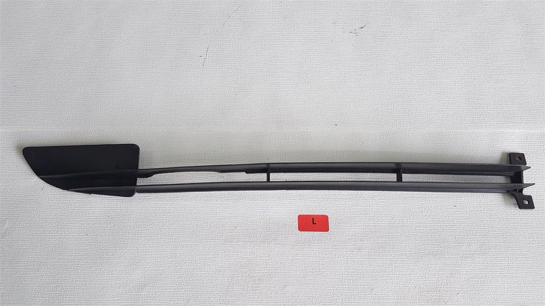 Mercedes Benz W123 Lufteinlass Gitter Grill vorn rechts unterhalb der Stoßstange 1238880123