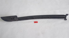 Laden Sie das Bild in den Galerie-Viewer, Mercedes Benz W123 Lufteinlass Gitter Grill vorn links unterhalb der Stoßstange 1238880223
