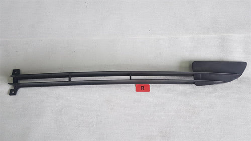 Mercedes Benz W123 Lufteinlass Gitter Grill vorn links unterhalb der Stoßstange 1238880223