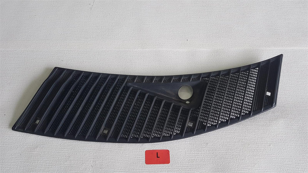 Mercedes Benz W123 Lufteinlass Lüftungsgitter Lüftung vorne links 1238360165