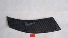 Laden Sie das Bild in den Galerie-Viewer, Mercedes Benz W123 Lufteinlass Lüftungsgitter Lüftung vorne links 1238360165