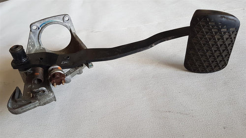 Mercedes Benz W123 Bremspedal Automatik 1232900219