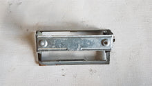 Laden Sie das Bild in den Galerie-Viewer, Mercedes Benz W123 Halter Rahmen Ascher Aschenbecher