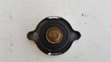 Laden Sie das Bild in den Galerie-Viewer, Mercedes Benz W123 Deckel Verschluss Kühlwasser Kühler 1235010015