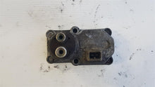 Laden Sie das Bild in den Galerie-Viewer, Mercedes Benz W123 230E Warmlaufregler Bosch 0438140085