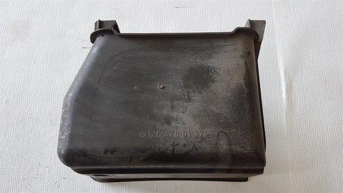 Mercedes Benz W123 230 E 280 E Abdeckung Schutz Karftstoffpumpe 1264780137