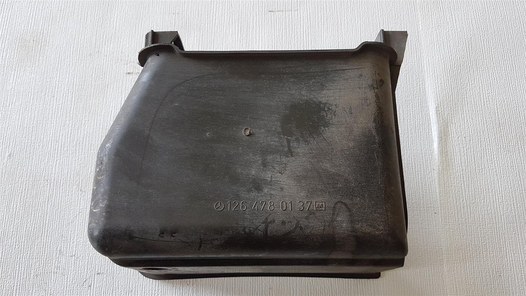 Mercedes Benz W123 230 E 280 E Abdeckung Schutz Karftstoffpumpe 1264780137