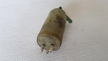 Laden Sie das Bild in den Galerie-Viewer, Mercedes Benz W123 Wischwasserpumpe Pumpe Waschwasser 1238690121