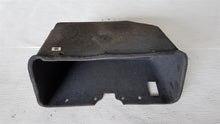 Laden Sie das Bild in den Galerie-Viewer, Mercedes Benz W123 Handschuhfach Einsatz 1236890091