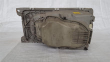 Laden Sie das Bild in den Galerie-Viewer, Mercedes Benz W123 Scheinwerfer vorn rechts zweite Serie Hella