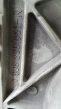 Laden Sie das Bild in den Galerie-Viewer, Mercedes Benz W123 Scheinwerfer vorn links zweite Serie Hella
