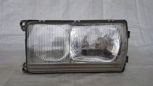 Laden Sie das Bild in den Galerie-Viewer, Mercedes Benz W123 Scheinwerfer vorn links zweite Serie Bosch