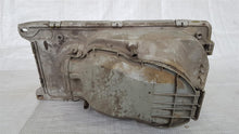 Laden Sie das Bild in den Galerie-Viewer, Mercedes Benz W123 Scheinwerfer vorn links erste Serie Ochsenauge