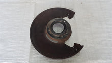 Laden Sie das Bild in den Galerie-Viewer, Mercedes Benz W123 Ankerblech hinten rechts