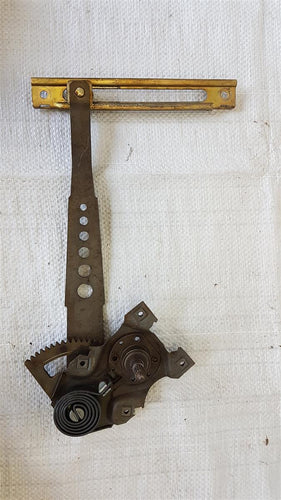 Mercedes Benz W123 Fensterheber hinten links oder rechts manuell 123730146
