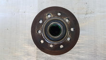 Laden Sie das Bild in den Galerie-Viewer, Mercedes Benz W123 W116 Radnabe vorn ohne ABS