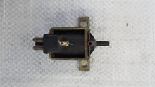 Laden Sie das Bild in den Galerie-Viewer, Mercedes Benz W123 Unterdruckventil Schaltventil 0015408697