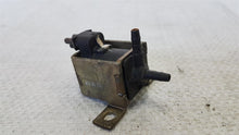 Laden Sie das Bild in den Galerie-Viewer, Mercedes Benz W123 Unterdruckventil Schaltventil 0015408697