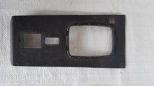 Laden Sie das Bild in den Galerie-Viewer, Mercedes Benz W123 Abdeckung Mittelkonsole 1. Serie 1236837736