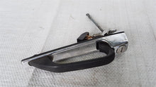 Laden Sie das Bild in den Galerie-Viewer, Mercedes Benz W123 Türgriff Türöffner Klinke aussen vorn rechts oder links