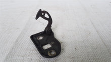 Laden Sie das Bild in den Galerie-Viewer, Mercedes Benz W123 Fanghaken Motorhaube 1238800160