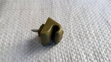 Laden Sie das Bild in den Galerie-Viewer, Mercedes Benz W123 Halter Sonnenblende grün Olive