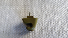 Laden Sie das Bild in den Galerie-Viewer, Mercedes Benz W123 Halter Sonnenblende grün Olive