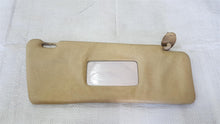 Laden Sie das Bild in den Galerie-Viewer, Mercedes Benz W123 Sonnenblende rechts beige