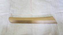 Laden Sie das Bild in den Galerie-Viewer, Mercedes Benz W123 Verkleidung A-Säule rechts beige