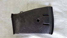 Laden Sie das Bild in den Galerie-Viewer, Mercedes Benz W123 Luftkanal Luftdüse Fußraum 1238310446