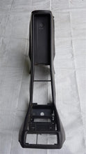 Laden Sie das Bild in den Galerie-Viewer, Mercedes Benz W123 S123 Mittelkonsole schwarz