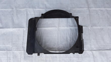 Laden Sie das Bild in den Galerie-Viewer, Mercedes Benz W123 230E Kühlerzarge Verkleidung Lüfterrad 1235052055