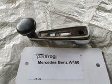 Laden Sie das Bild in den Galerie-Viewer, Mercedes Benz W123 W460 G-Modell Fensterkurbel alte Ausführung