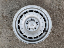 Laden Sie das Bild in den Galerie-Viewer, Alufelge Barockfelge 14 Zoll für Mercedes Benz W123 W116 6,5x14 ET30