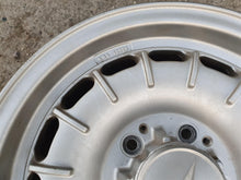 Laden Sie das Bild in den Galerie-Viewer, Alufelge Barockfelge 14 Zoll für Mercedes Benz W123 W116 6,5x14 ET30