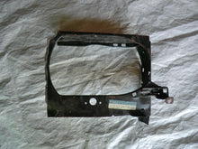 Laden Sie das Bild in den Galerie-Viewer, Mercedes Benz W123 Reparaturblech Scheinwerferrahmen vorn rechts NOS 1236200672