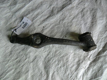 Laden Sie das Bild in den Galerie-Viewer, Mercedes Benz W123 W116 Querlenker links vorn unten