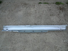 Laden Sie das Bild in den Galerie-Viewer, Mercedes Benz W123 S123 Schweller links Reparaturblech neu