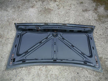 Laden Sie das Bild in den Galerie-Viewer, Mercedes Benz W123 Limousine Heckklappe