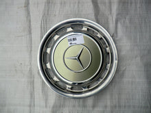 Laden Sie das Bild in den Galerie-Viewer, Mercedes Benz W123 S123 Radkappe Aluminium original Distelsilber 14 Zoll