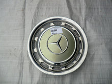 Laden Sie das Bild in den Galerie-Viewer, Mercedes Benz W123 S123 Radkappe Aluminium original Distelsilber 14 Zoll