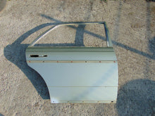 Laden Sie das Bild in den Galerie-Viewer, Mercedes Benz W123 Limousine Tür hinten rechts