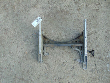 Laden Sie das Bild in den Galerie-Viewer, Mercedes Benz W123 Sitzkonsole Fahrersitz links vorn