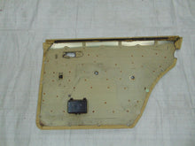 Laden Sie das Bild in den Galerie-Viewer, Mercedes Benz W123 S123 Türverkleidung hinten links beige