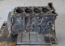 Laden Sie das Bild in den Galerie-Viewer, Mercedes Benz W123 230E M102 Motor Rumpfmotor Kurbelwelle 1020110901