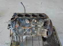 Laden Sie das Bild in den Galerie-Viewer, Mercedes Benz W123 230E M102 Motor Rumpfmotor Kurbelwelle 1020110901