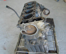 Laden Sie das Bild in den Galerie-Viewer, Mercedes Benz W123 230E M102 Motor Rumpfmotor Kurbelwelle 1020110901