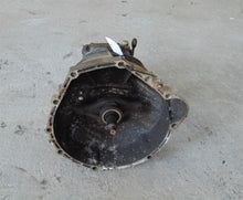 Laden Sie das Bild in den Galerie-Viewer, Mercedes Benz W123 230E Getriebe 4-Gang Schaltgetriebe 1232611101 1232602601